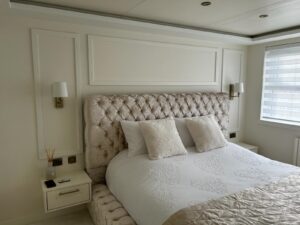 Bedrooom Cashmere Grey Woodgrain Mirrored 1