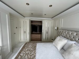 Bedrooom Cashmere Grey Woodgrain Mirrored 10