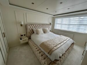 Bedrooom Cashmere Grey Woodgrain Mirrored 3