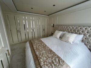 Bedrooom Cashmere Grey Woodgrain Mirrored 4