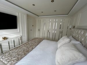 Bedrooom Cashmere Grey Woodgrain Mirrored 7