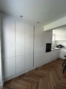 True Handleless Alpine White Gloss 3