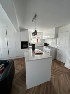 True Handleless Alpine White Gloss 4