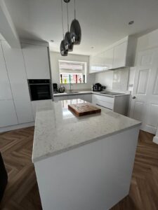 True Handleless Alpine White Gloss 6