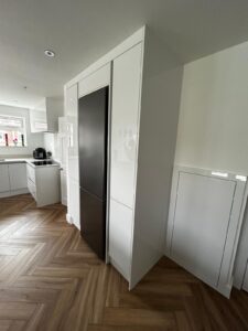 True Handleless Alpine White Gloss 7